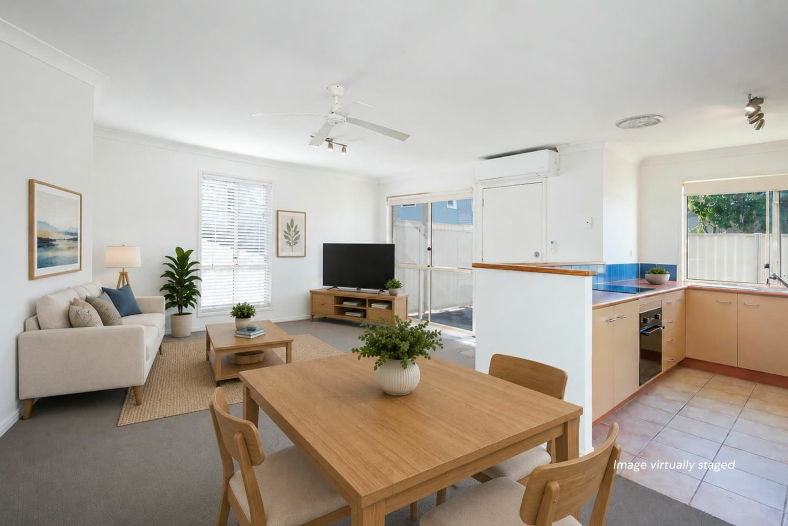 2/497 Pine Ridge Road, RUNAWAY BAY, Runaway Bay - Thumbnail 2