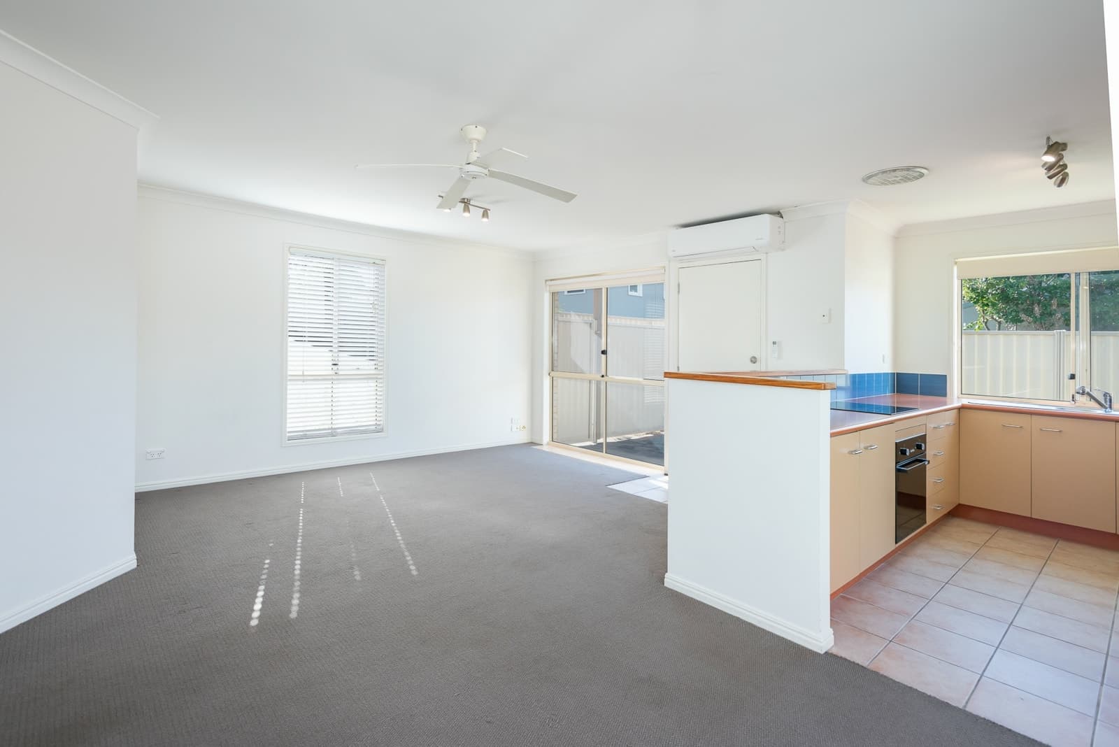 2/497 Pine Ridge Road, RUNAWAY BAY, Runaway Bay - Thumbnail 3