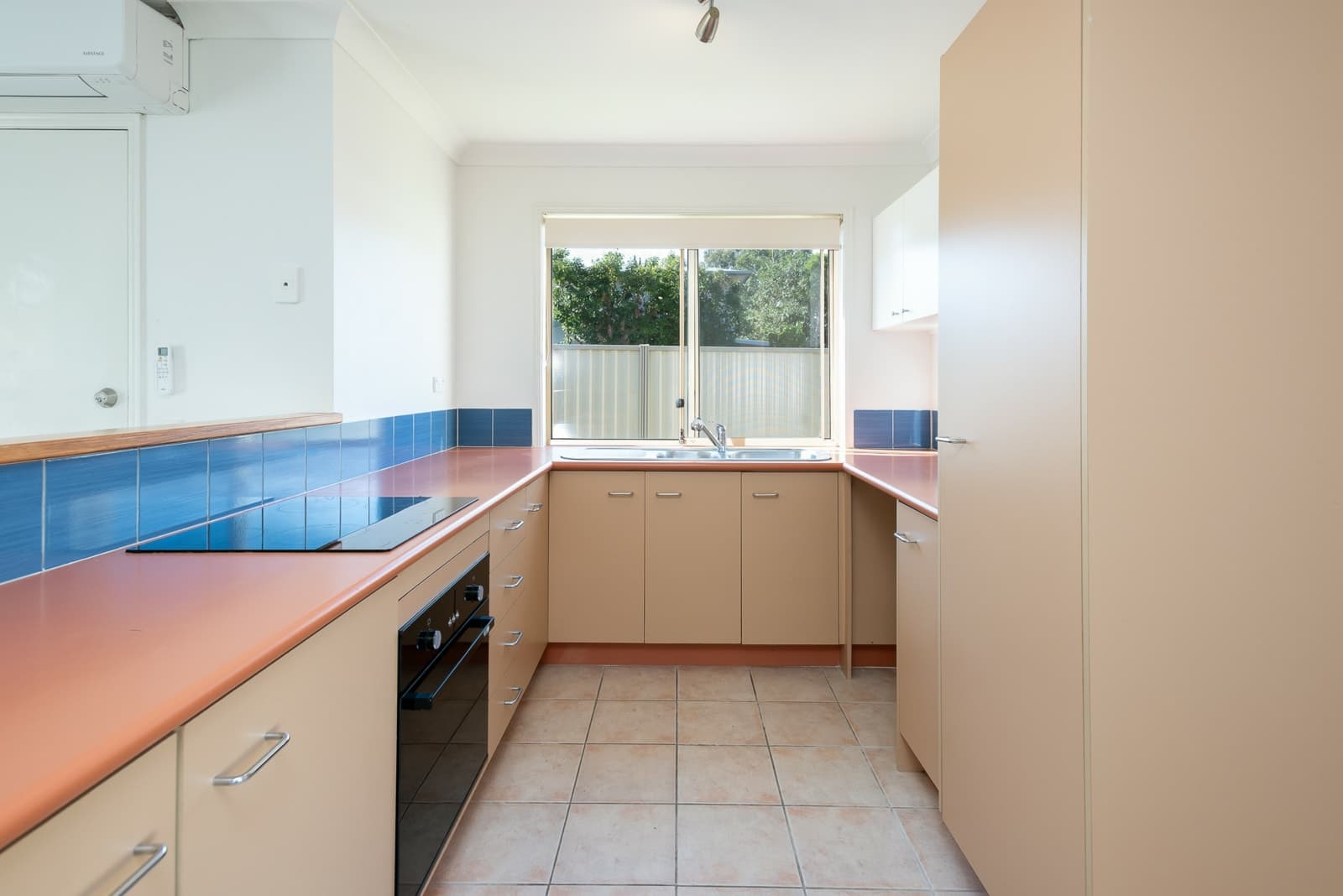 2/497 Pine Ridge Road, RUNAWAY BAY, Runaway Bay - Thumbnail 4
