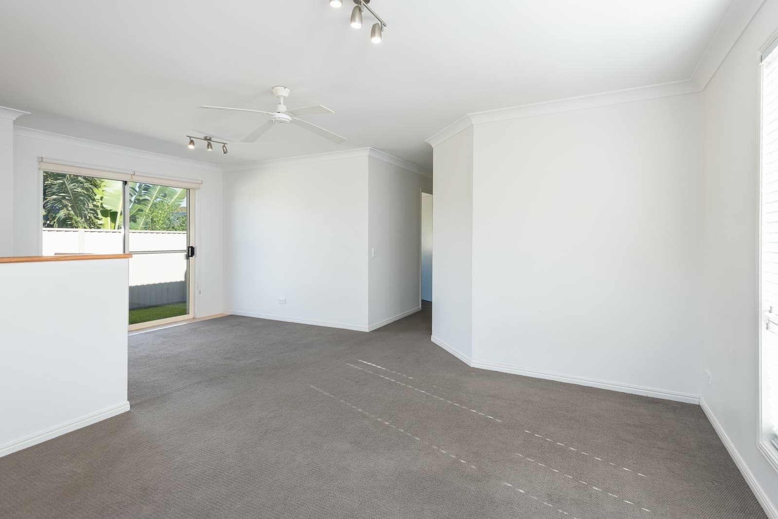 2/497 Pine Ridge Road, RUNAWAY BAY, Runaway Bay - Thumbnail 6