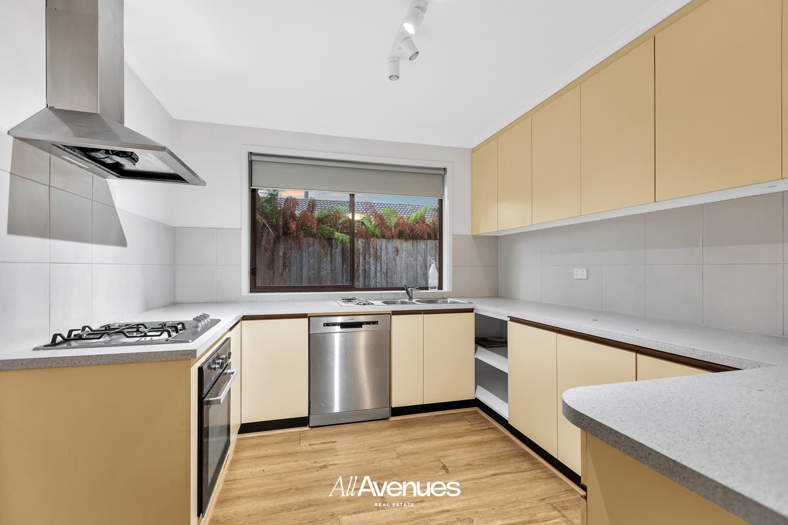 13 Barrington Dr, Pakenham - Thumbnail 3