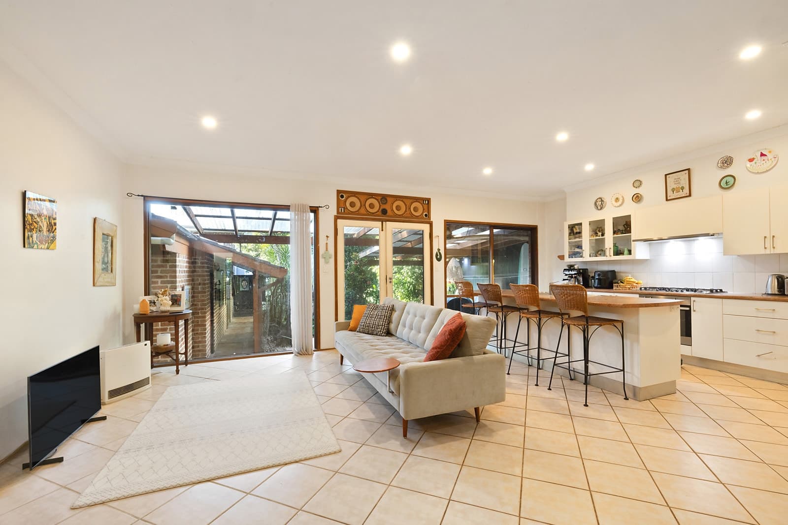24 Moore Road, Freshwater, Freshwater - Thumbnail 7