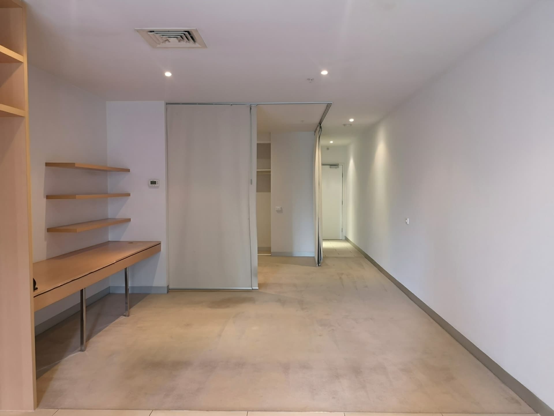913/555 Flinders Street, Melbourne, Melbourne - Thumbnail 2