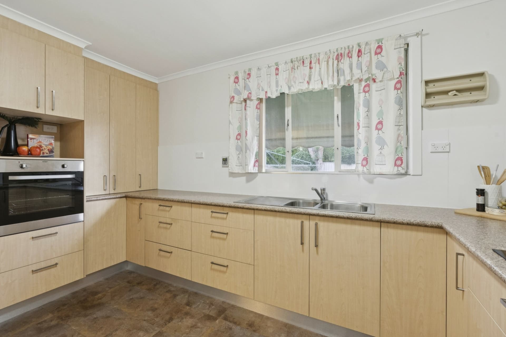65 Dixon Drive, Duffy, Duffy - Thumbnail 5