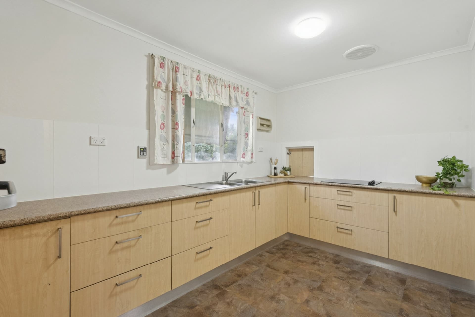 65 Dixon Drive, Duffy, Duffy - Thumbnail 6
