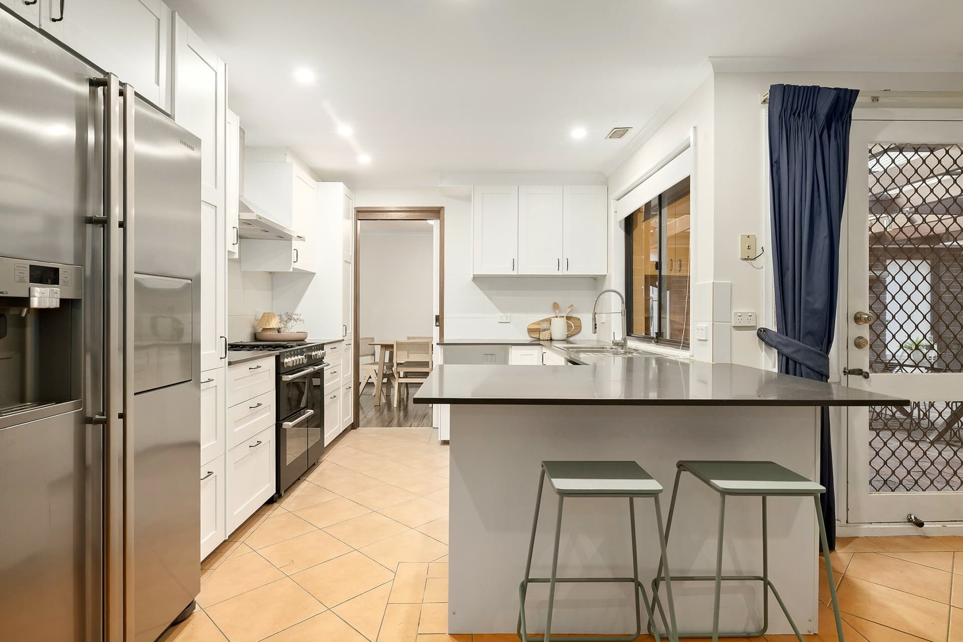 13 Courtice Close, Fadden, Fadden - Thumbnail 6
