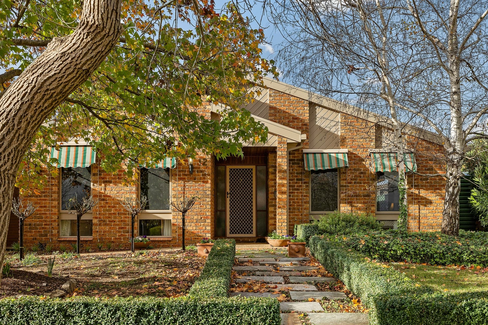 12 Firbank Close, Isabella Plains, Isabella Plains - Thumbnail 2