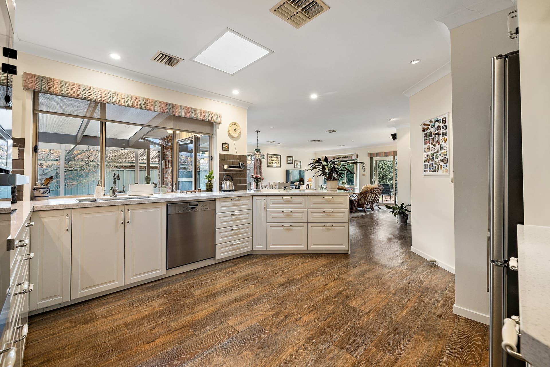 12 Firbank Close, Isabella Plains, Isabella Plains - Thumbnail 4