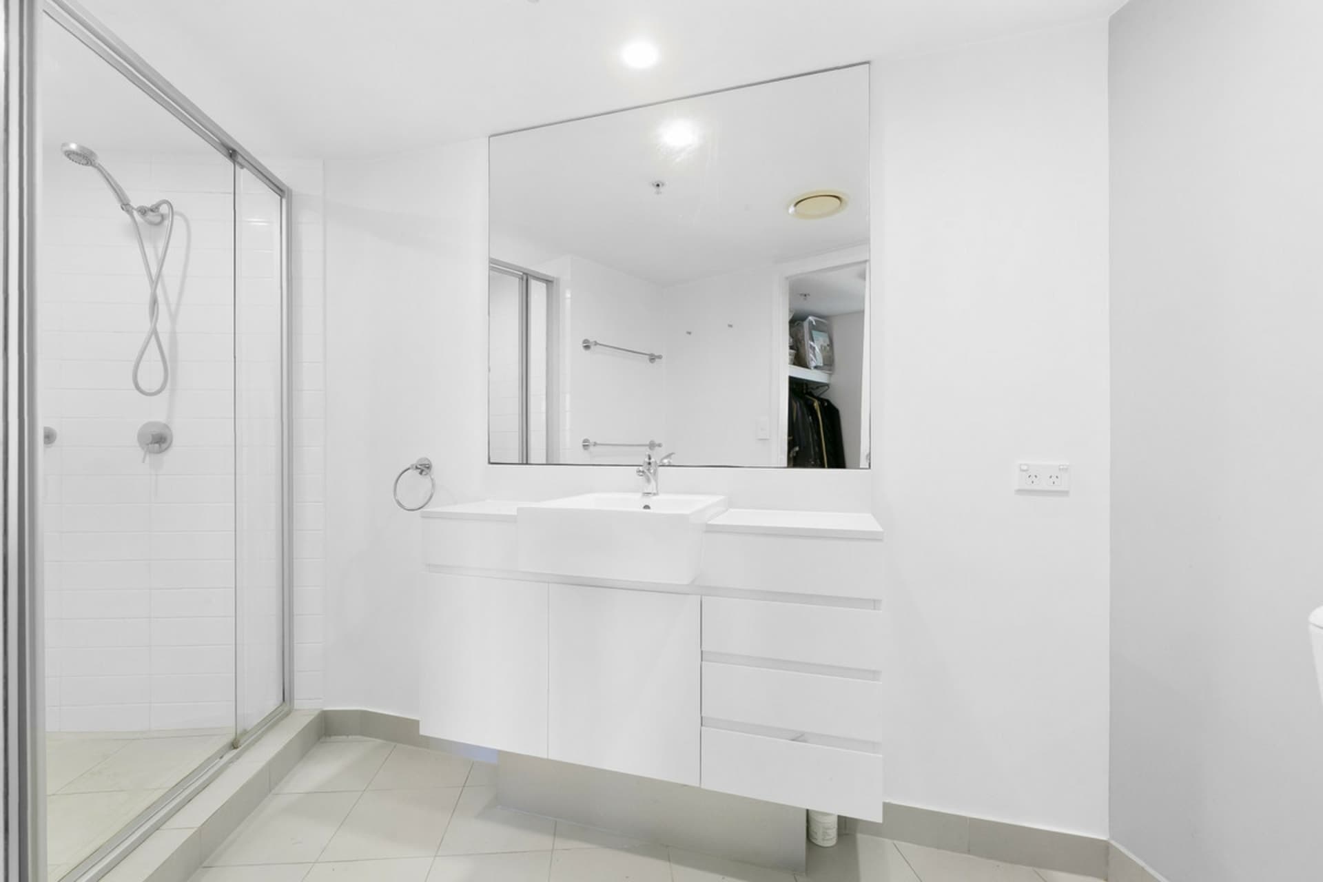 22407/5 Lawson Street, Southport, Southport - Thumbnail 8