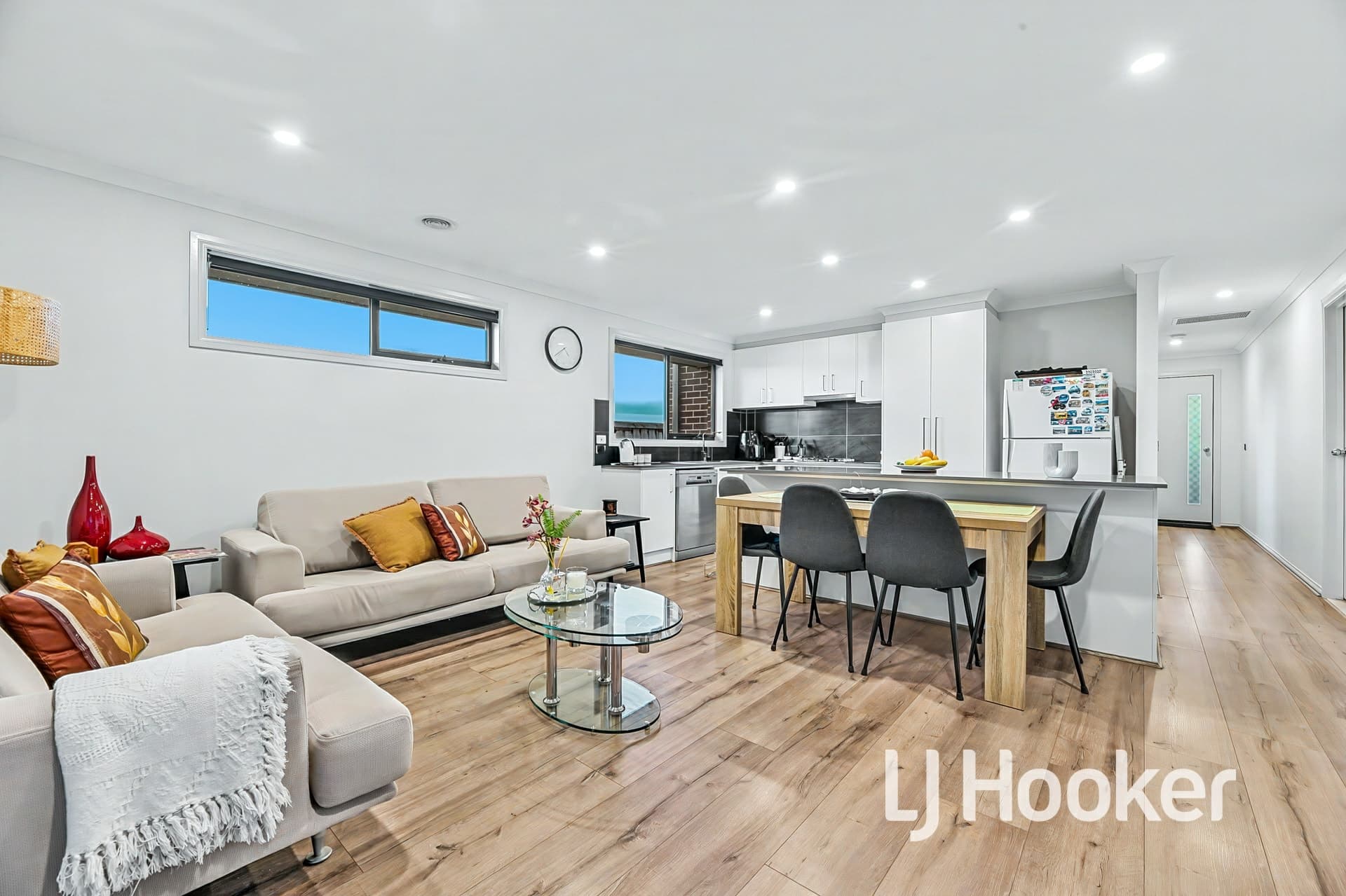 35 Moroak Crescent, Clyde North, Clyde North - Thumbnail 2