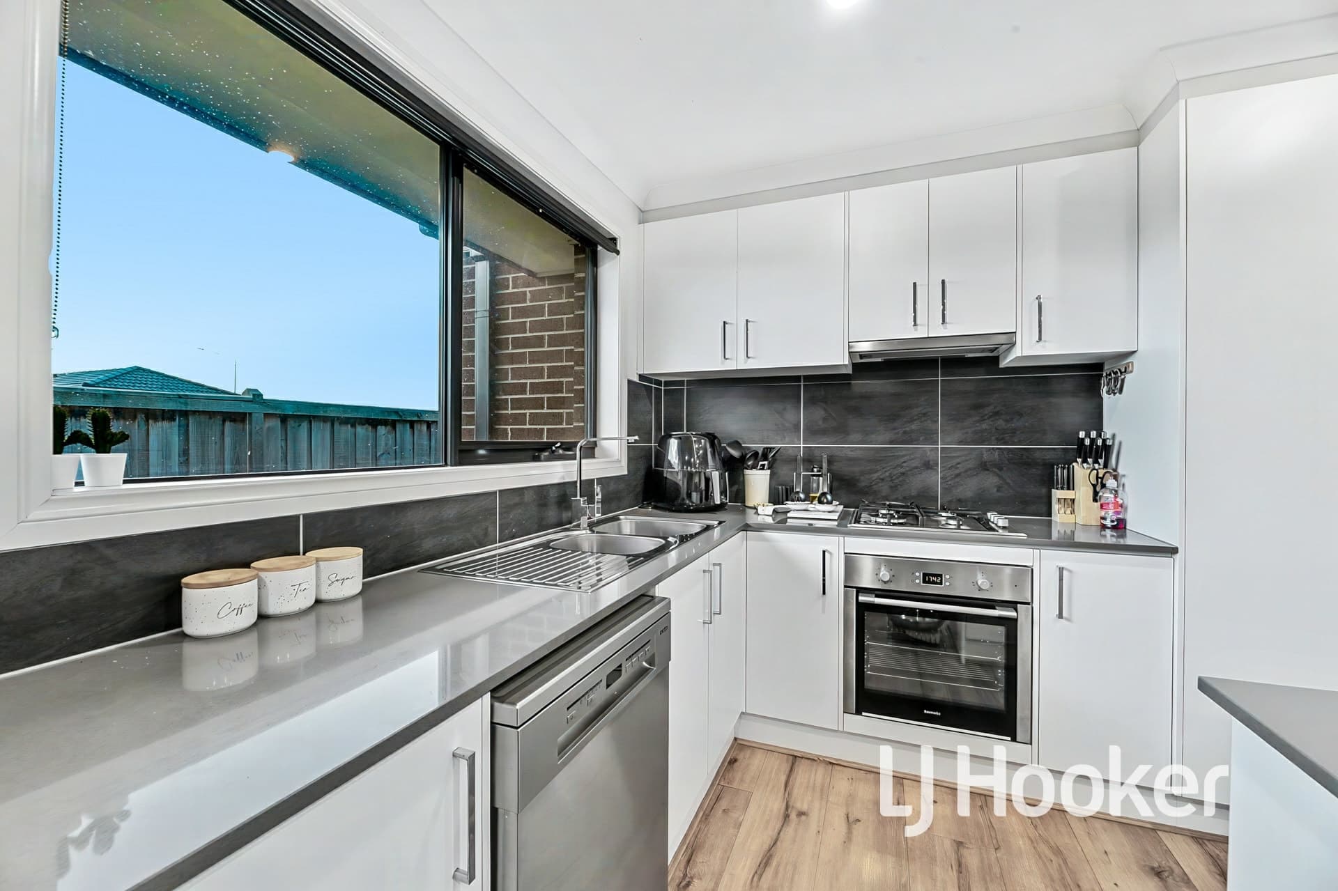 35 Moroak Crescent, Clyde North, Clyde North - Thumbnail 5