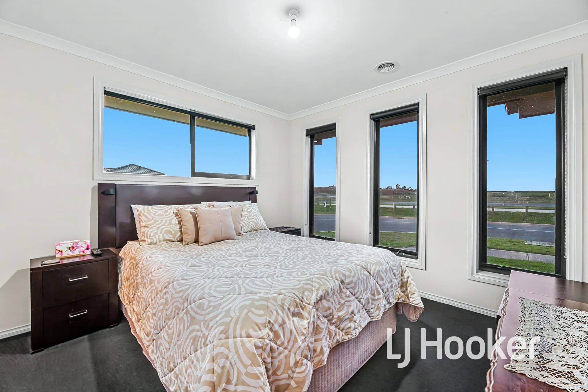 35 Moroak Crescent, Clyde North, Clyde North - Thumbnail 6