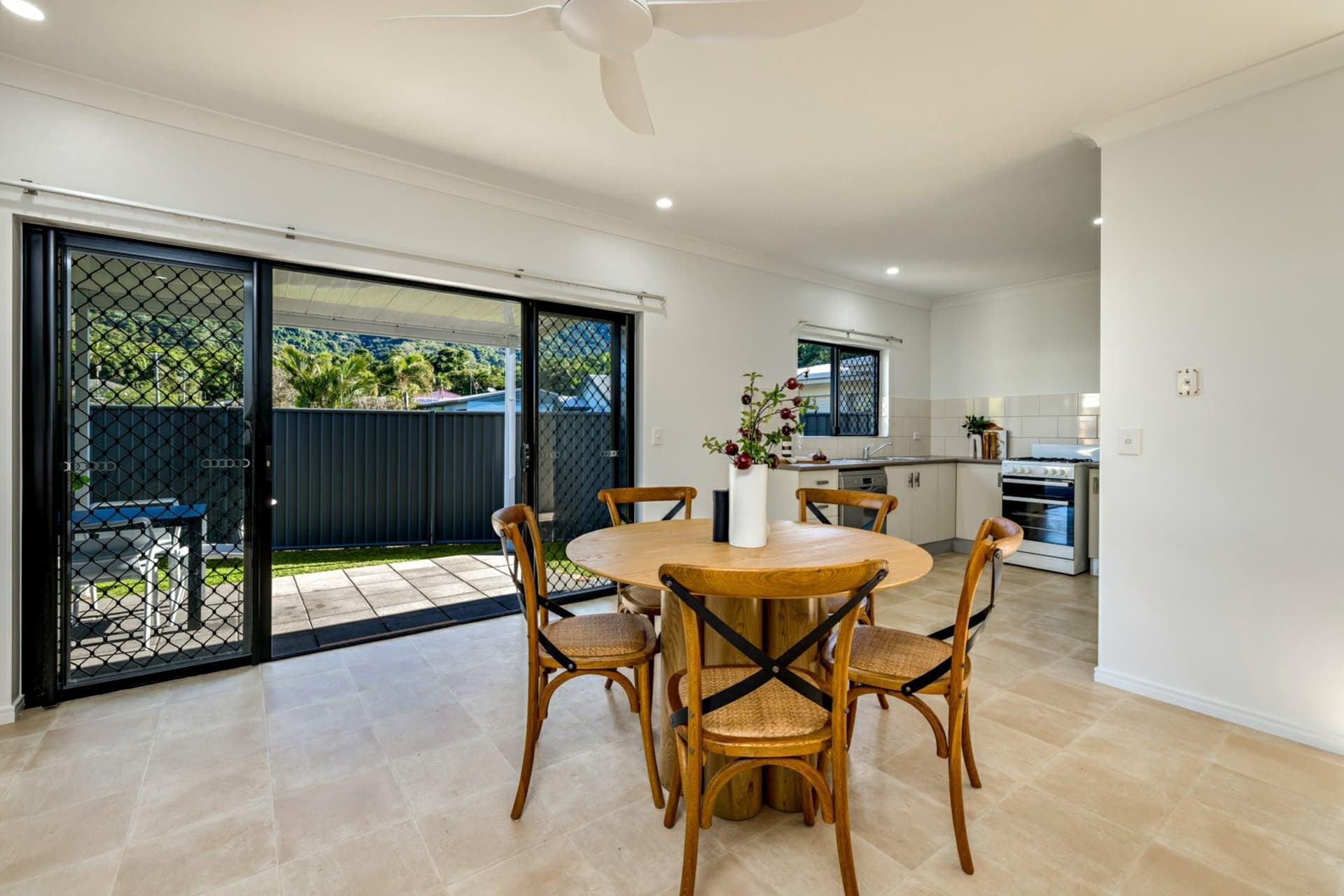 8A Viola Close, Bayview Heights, Bayview Heights - Thumbnail 3