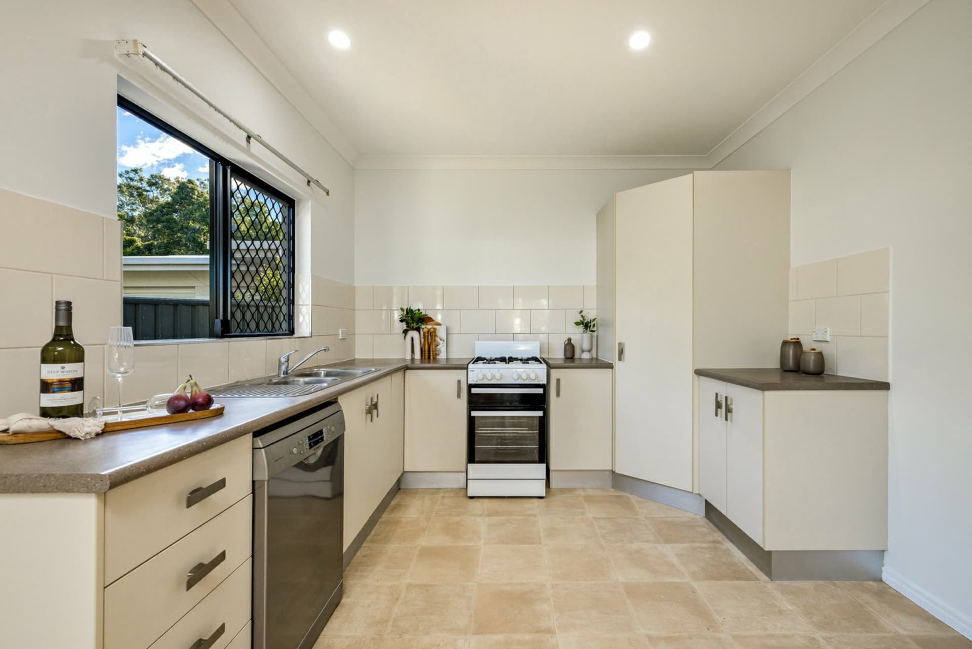 8A Viola Close, Bayview Heights, Bayview Heights - Thumbnail 6