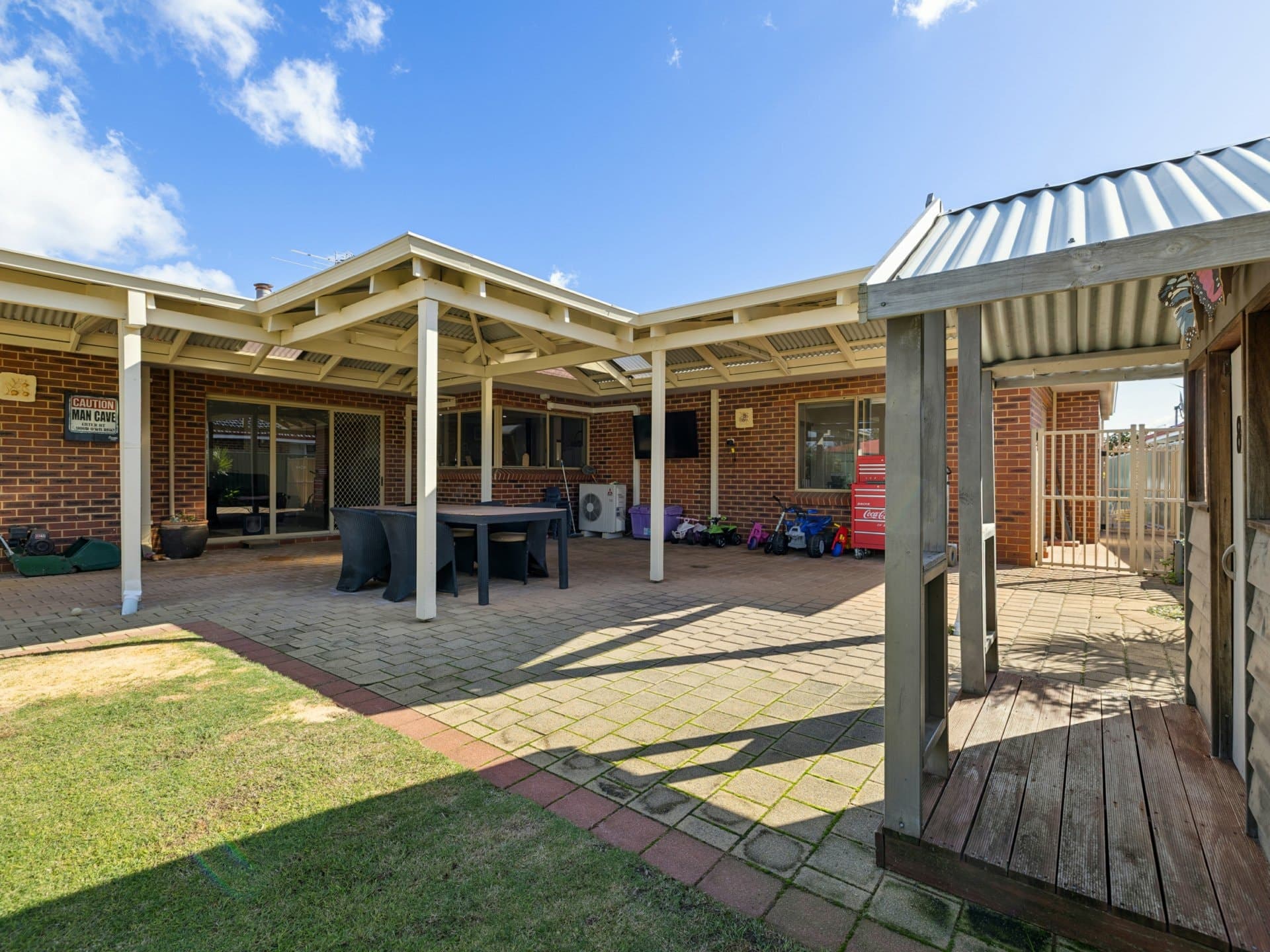 8 Venturer Court, Thornlie, Thornlie - Image 1