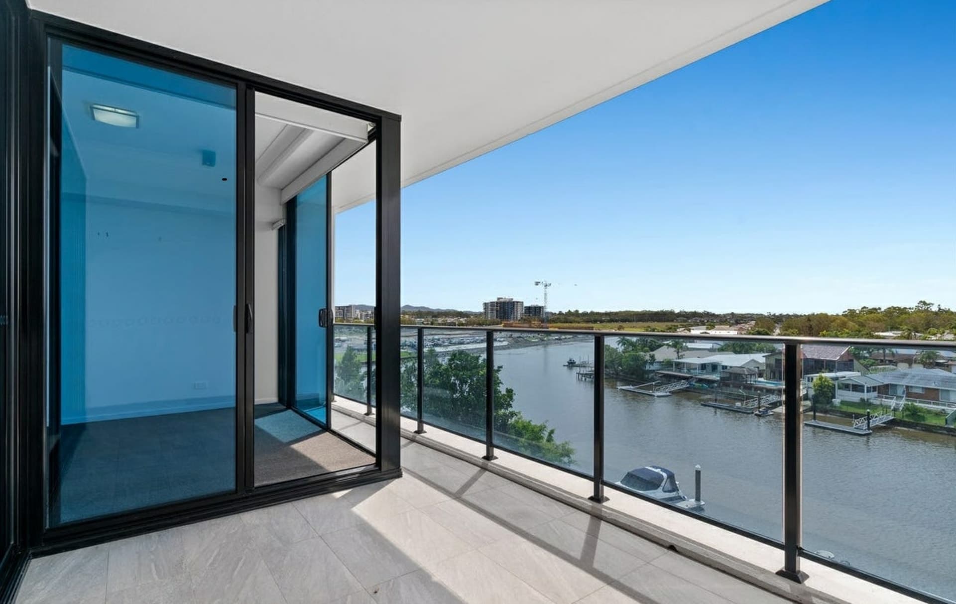 31003/5 Harbour Side Court, Biggera Waters, Biggera Waters - Thumbnail 2