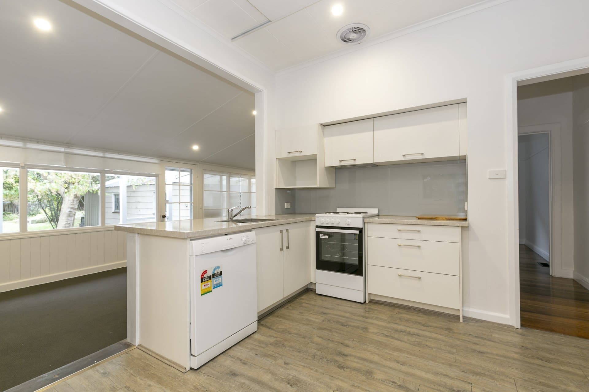 10 Maple Street, Blackburn, Blackburn - Thumbnail 4