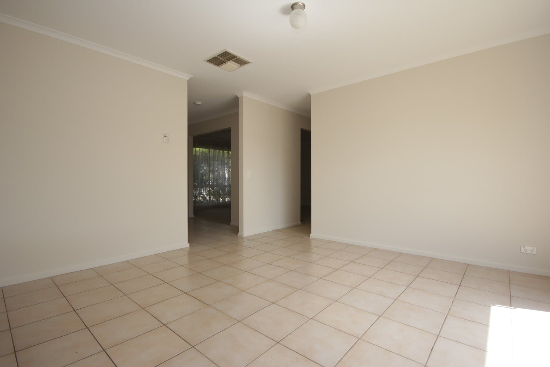 23 Abraham Drive, Croydon, Croydon - Thumbnail 4
