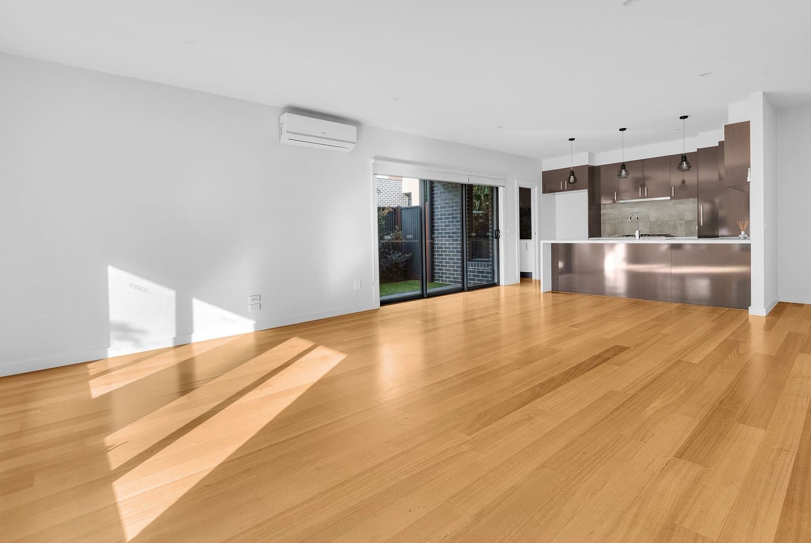 10/7-9 Sussex Street, Preston VIC 3072, Preston - Thumbnail 2
