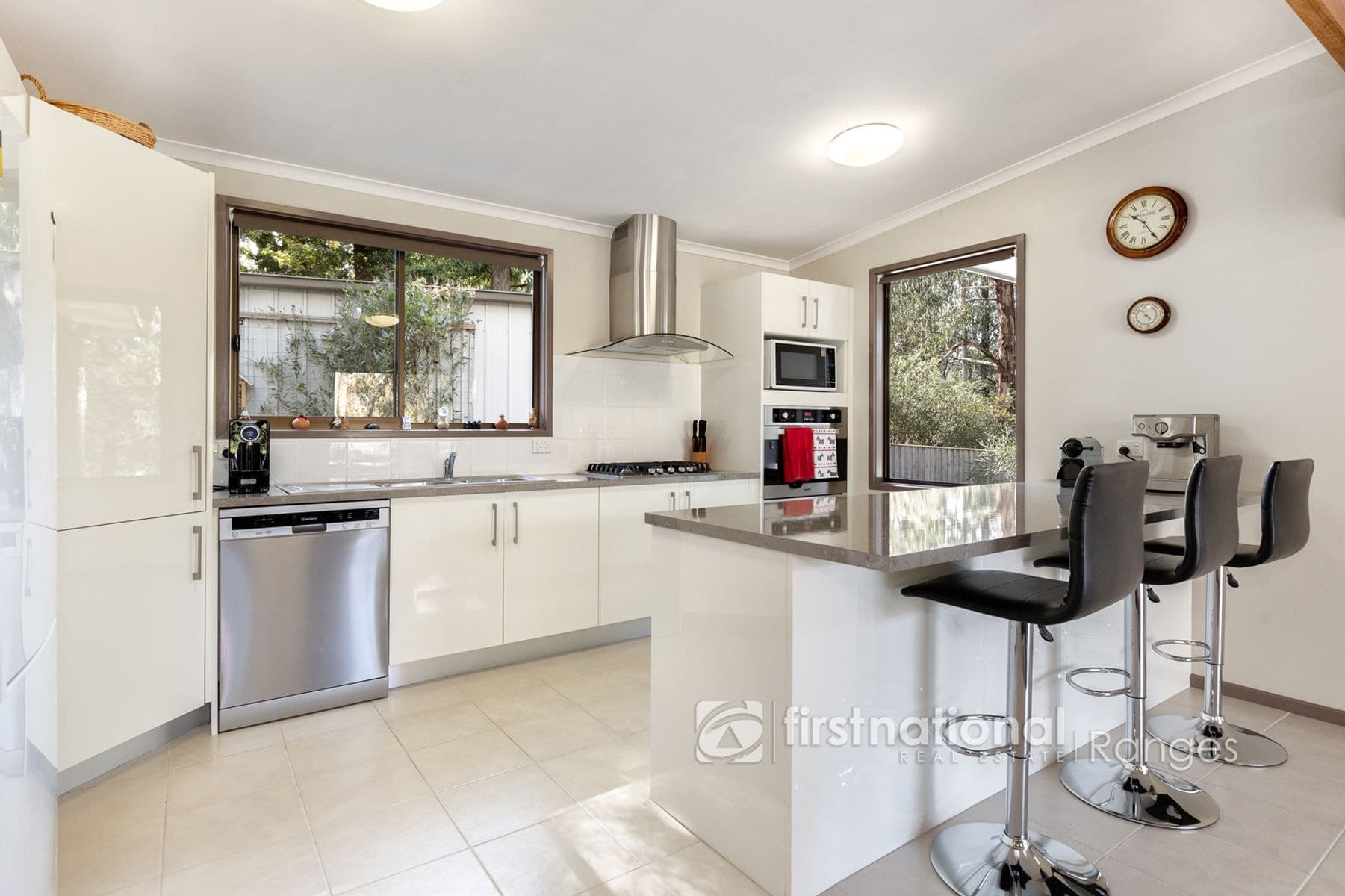 28 Mountain Road, Cockatoo VIC 3781, Cockatoo - Thumbnail 5