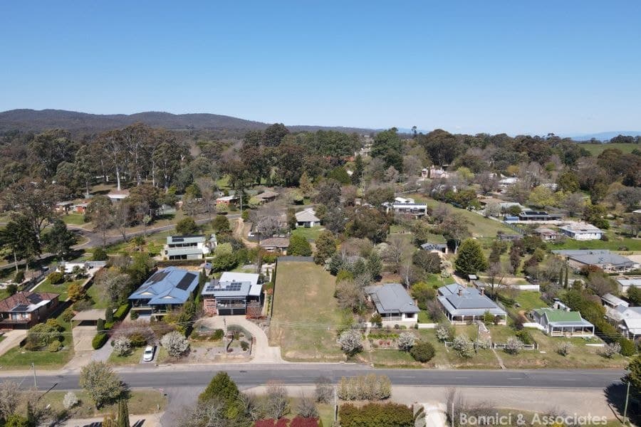 18 Hodge Street, Beechworth VIC 3747, Beechworth - Image 1