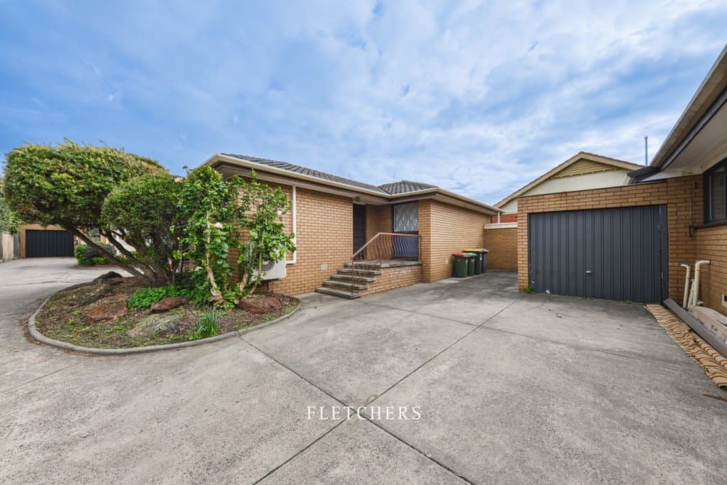 2/75 Kambrook Road, Caulfield North - Image 1