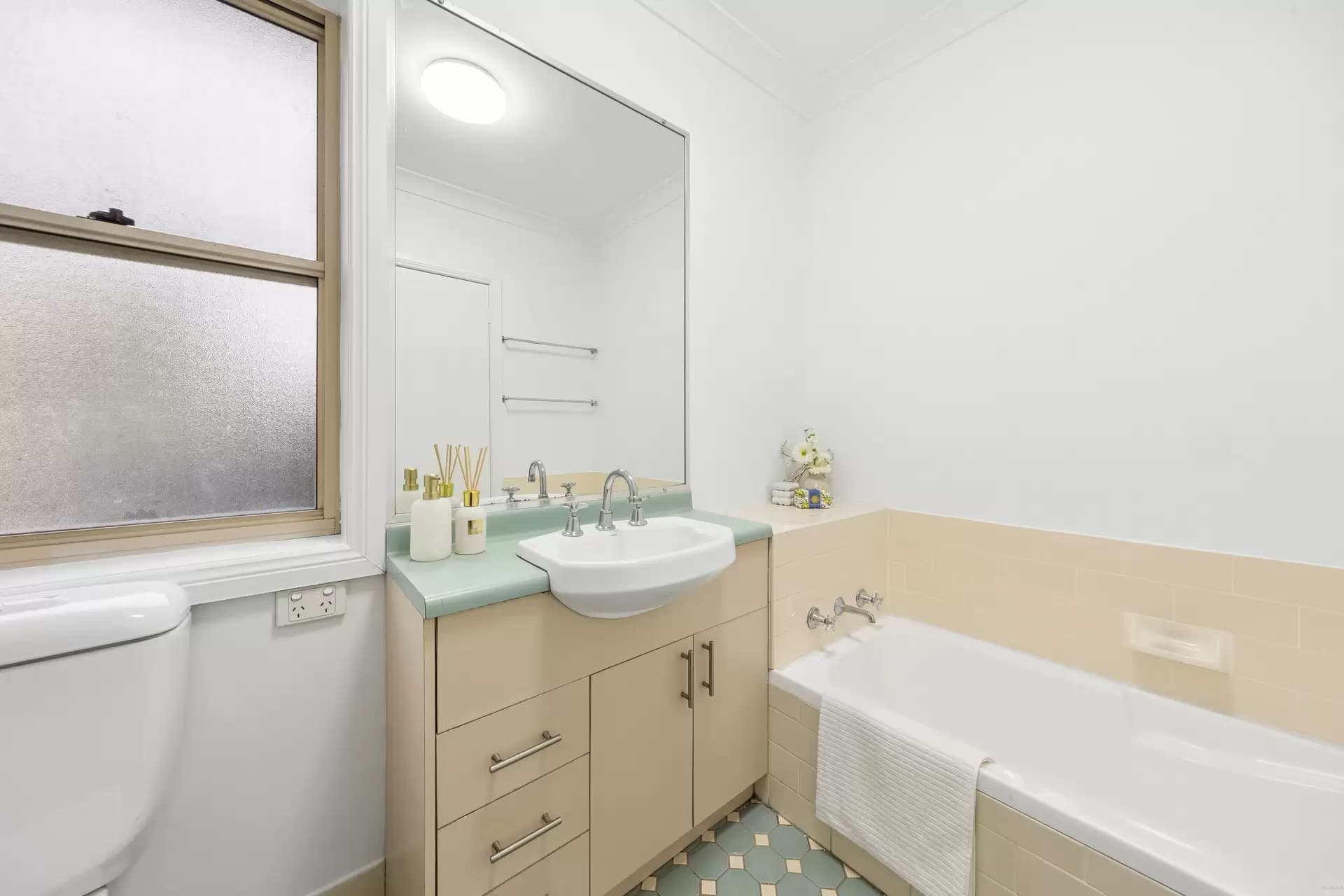 22 High Street, Epping, Epping - Thumbnail 8