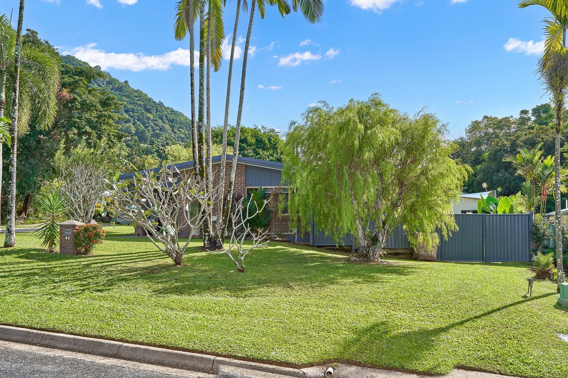 42 Hadrian Avenue, Mooroobool, Mooroobool - Thumbnail 3