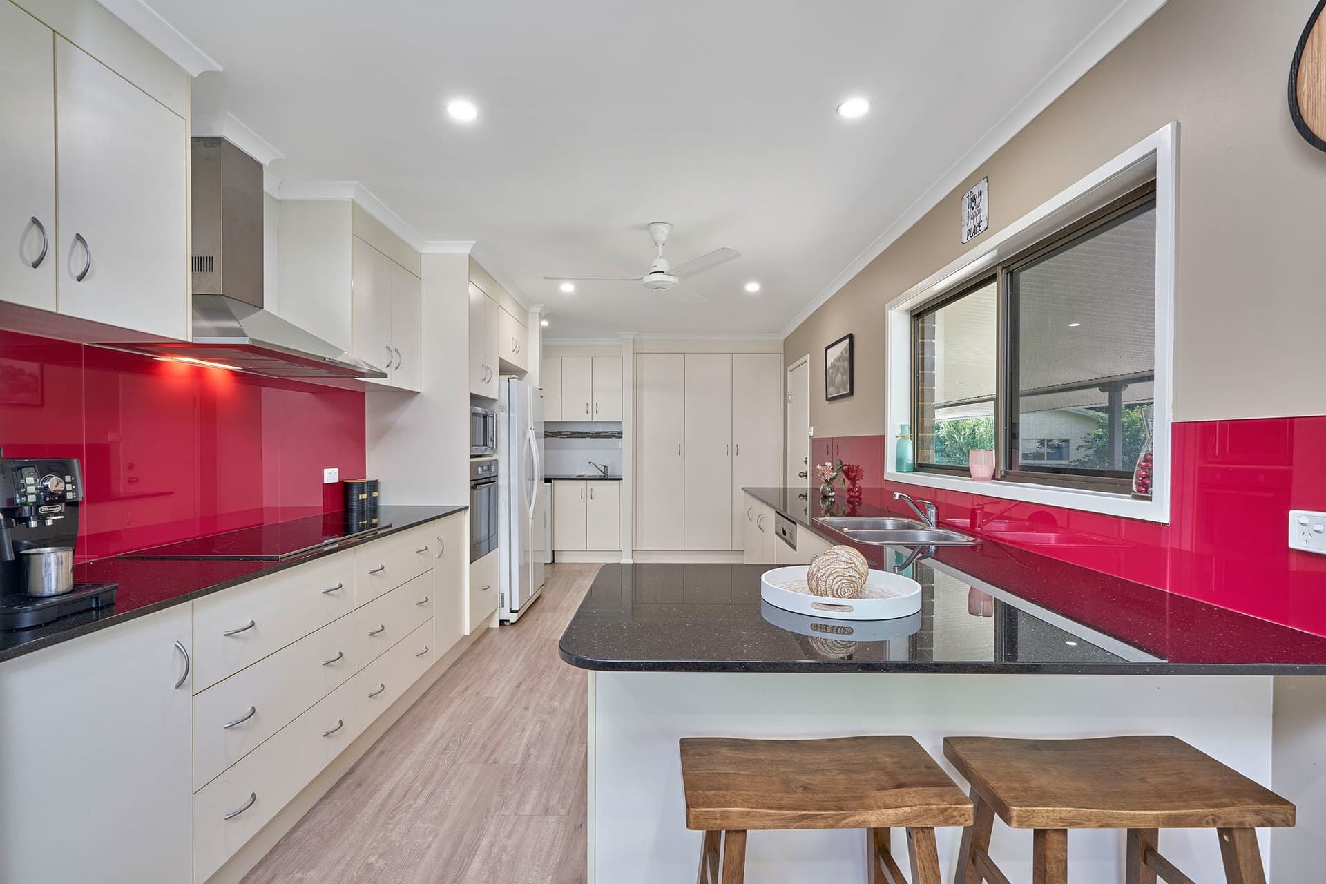 42 Hadrian Avenue, Mooroobool, Mooroobool - Thumbnail 8
