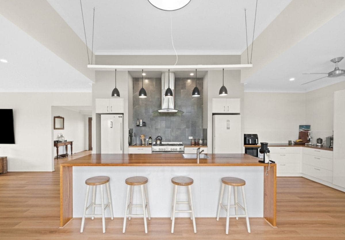 2A Russell Road, Woodford Island, Woodford Island - Image 1