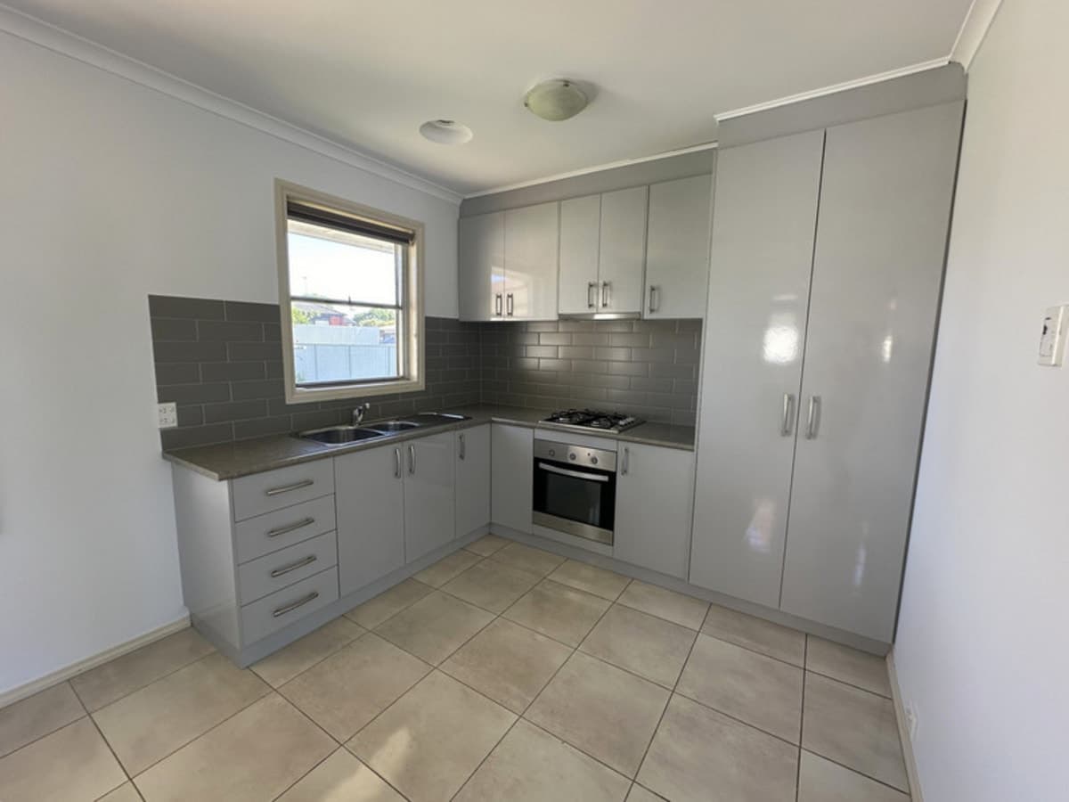 27 Cameron Avenue,, Shepparton VIC 3630, Shepparton - Thumbnail 2
