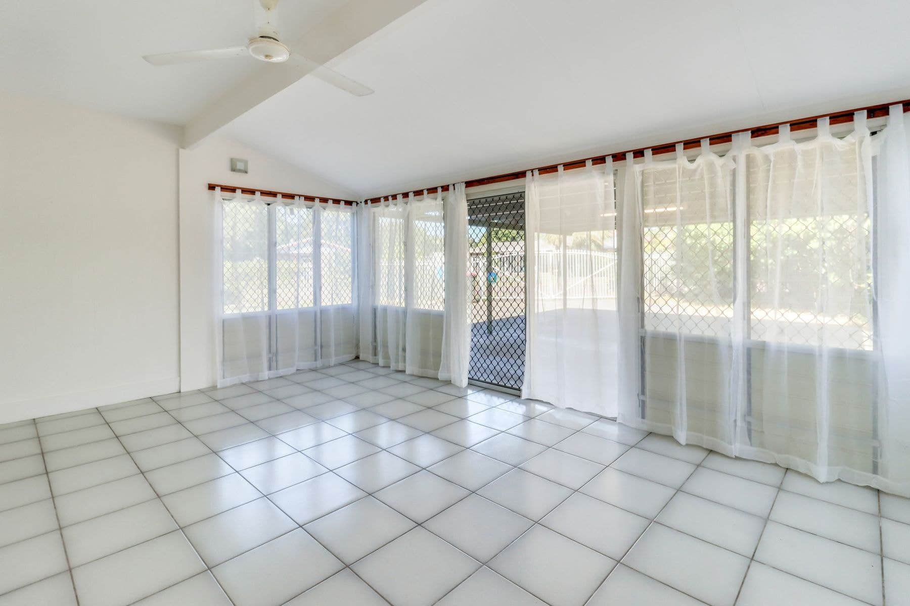 48 Mistletoe Circuit, Karama NT 0812, Karama - Thumbnail 2