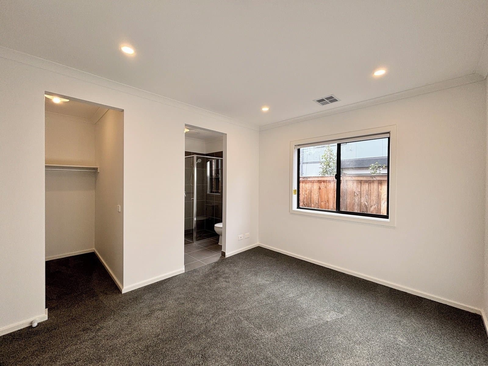 29 Frost Drive, Charlemont, Charlemont - Thumbnail 6