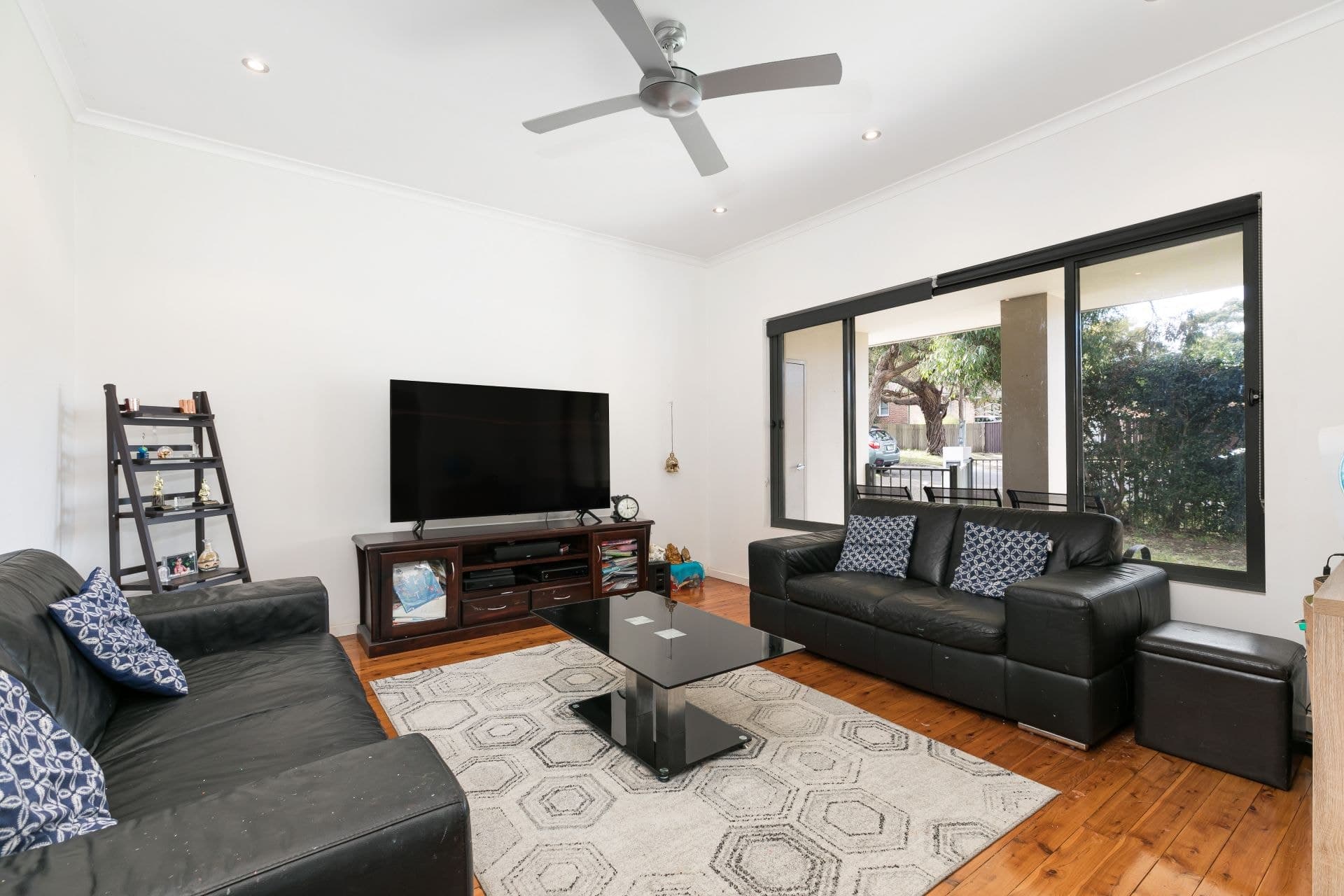 33 Hinkler Avenue, CARINGBAH, Caringbah - Thumbnail 4