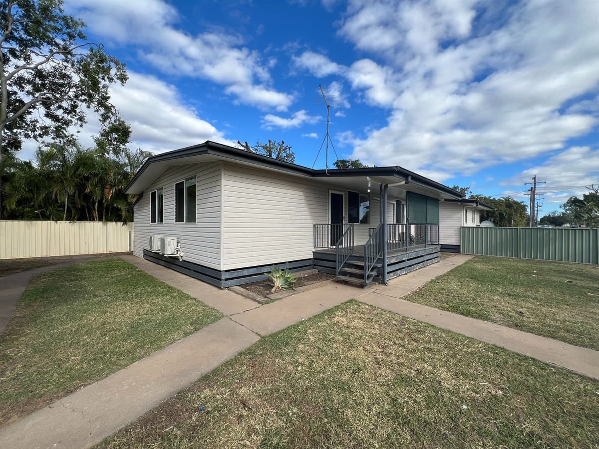96 Ruby Street, EMERALD QLD 4720, Emerald - Thumbnail 2