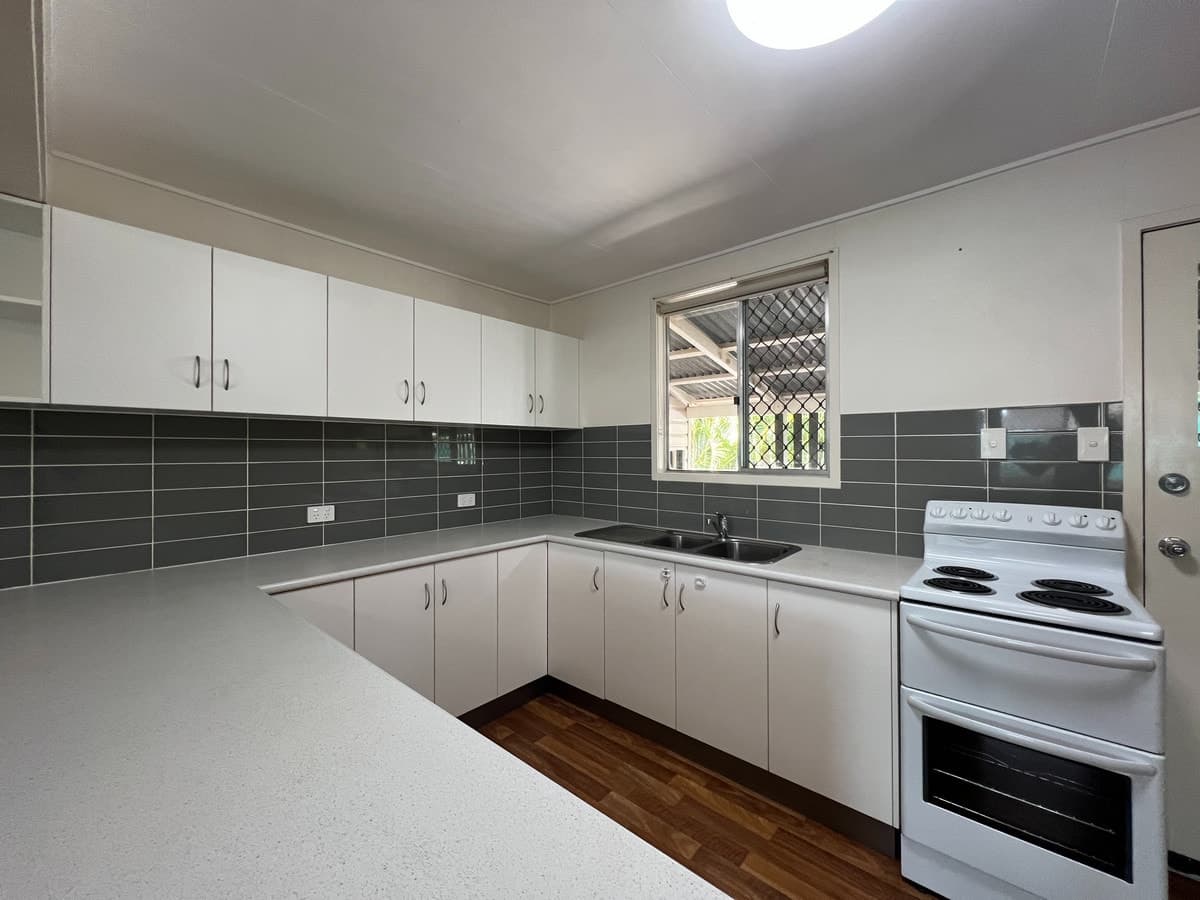 96 Ruby Street, EMERALD QLD 4720, Emerald - Thumbnail 7