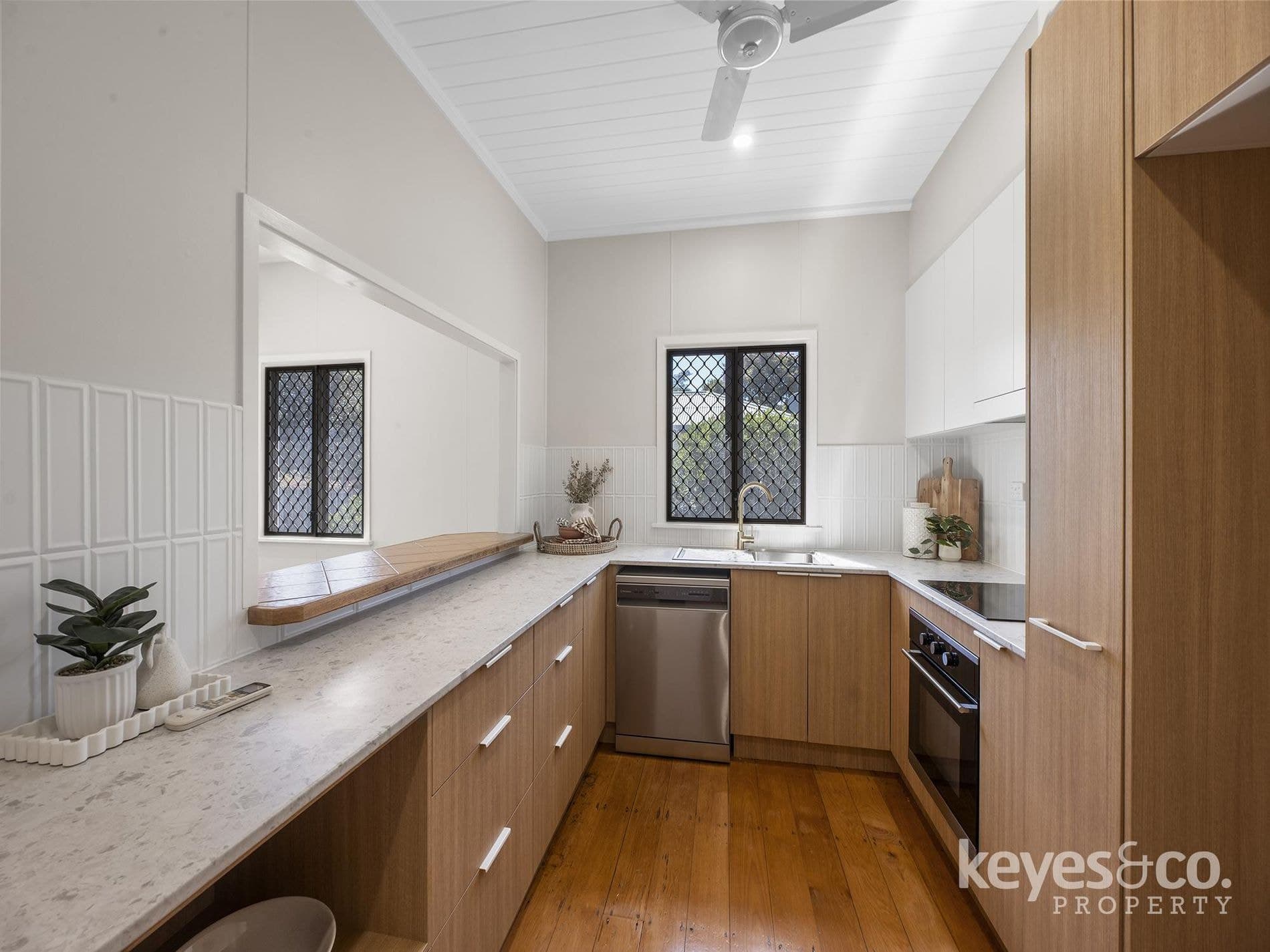 23 Perroux Street, 23 Perroux Street - Thumbnail 2