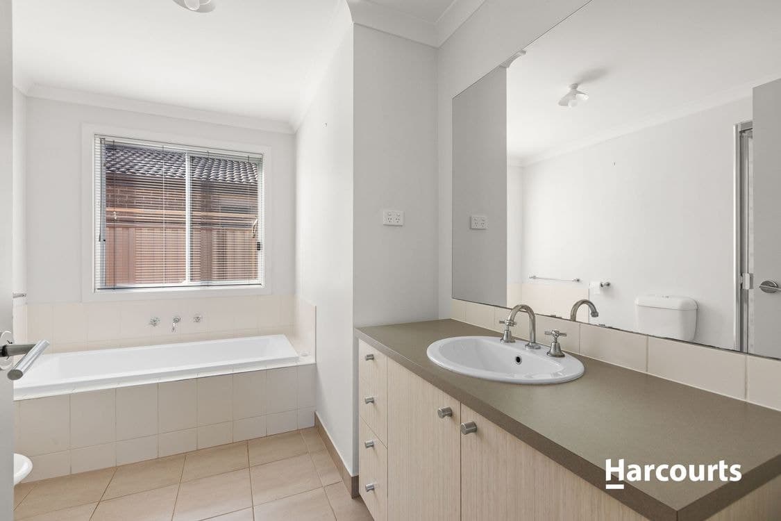 21 Serenity Street, Pakenham, VIC 3810, Pakenham - Thumbnail 8