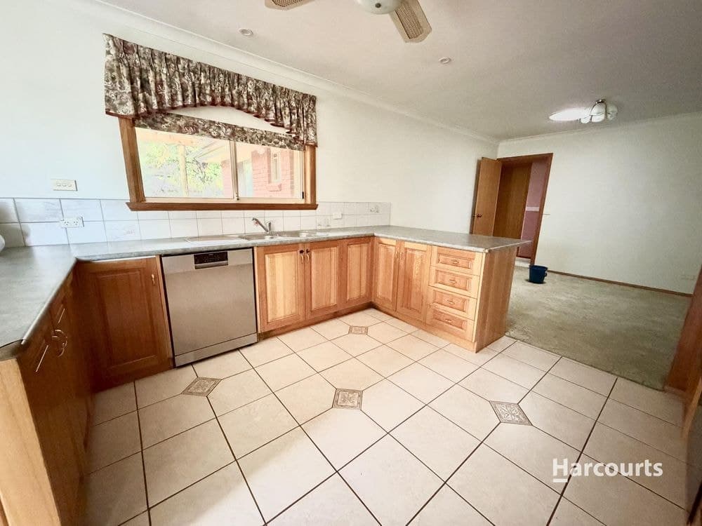 10 Heather Crescent, PARK GROVE, TAS 7320, Park Grove - Thumbnail 2