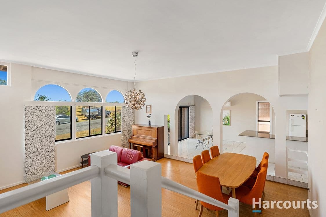 19 The Esplanade, Caves Beach, NSW 2281, Caves Beach - Thumbnail 3