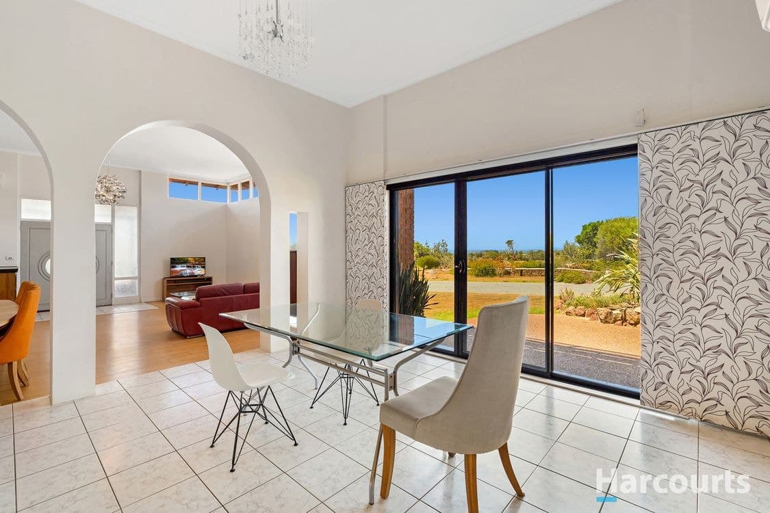 19 The Esplanade, Caves Beach, NSW 2281, Caves Beach - Thumbnail 8