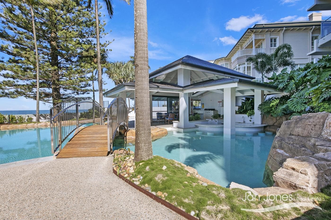 504/124 Prince Edward Parade, Scarborough - Image 1