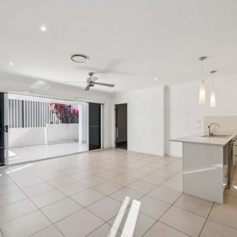 1/84 Falconer Street, Southport - Thumbnail 7