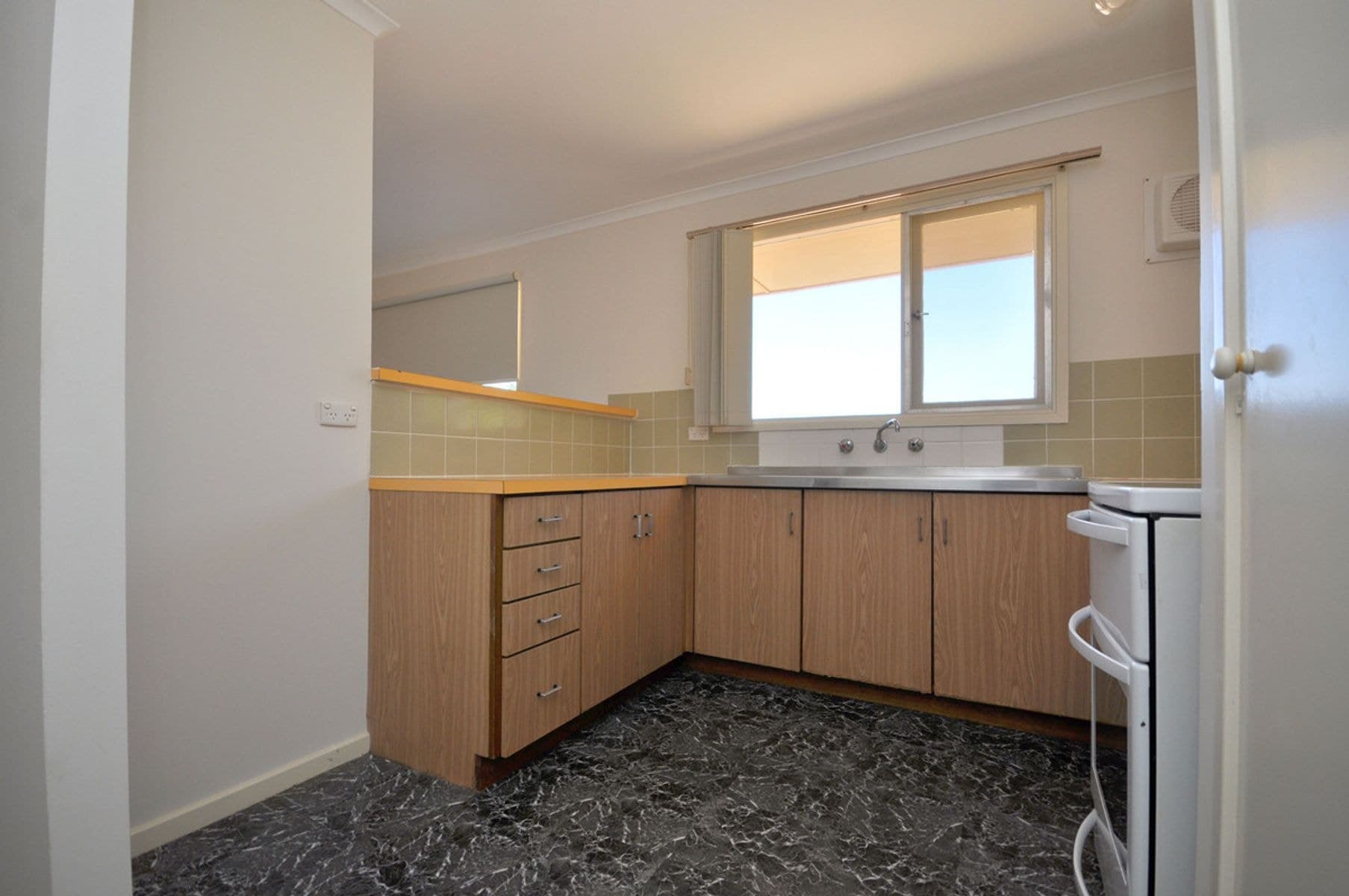 68 Hurcombe Crescent, Port Augusta West SA 5700, Port Augusta West - Thumbnail 3