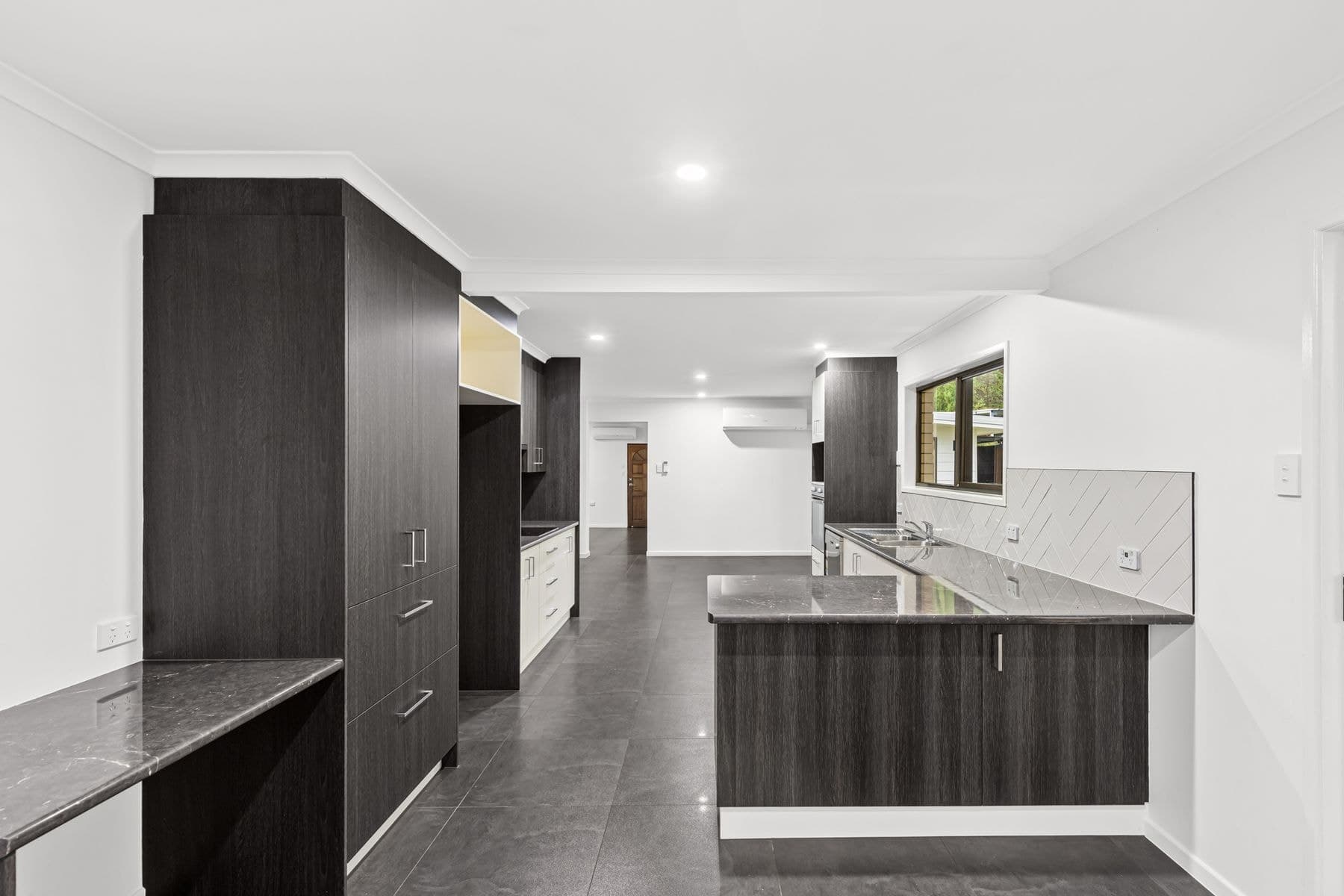 19 Johnstone Road, Southside QLD 4570, Southside - Thumbnail 6