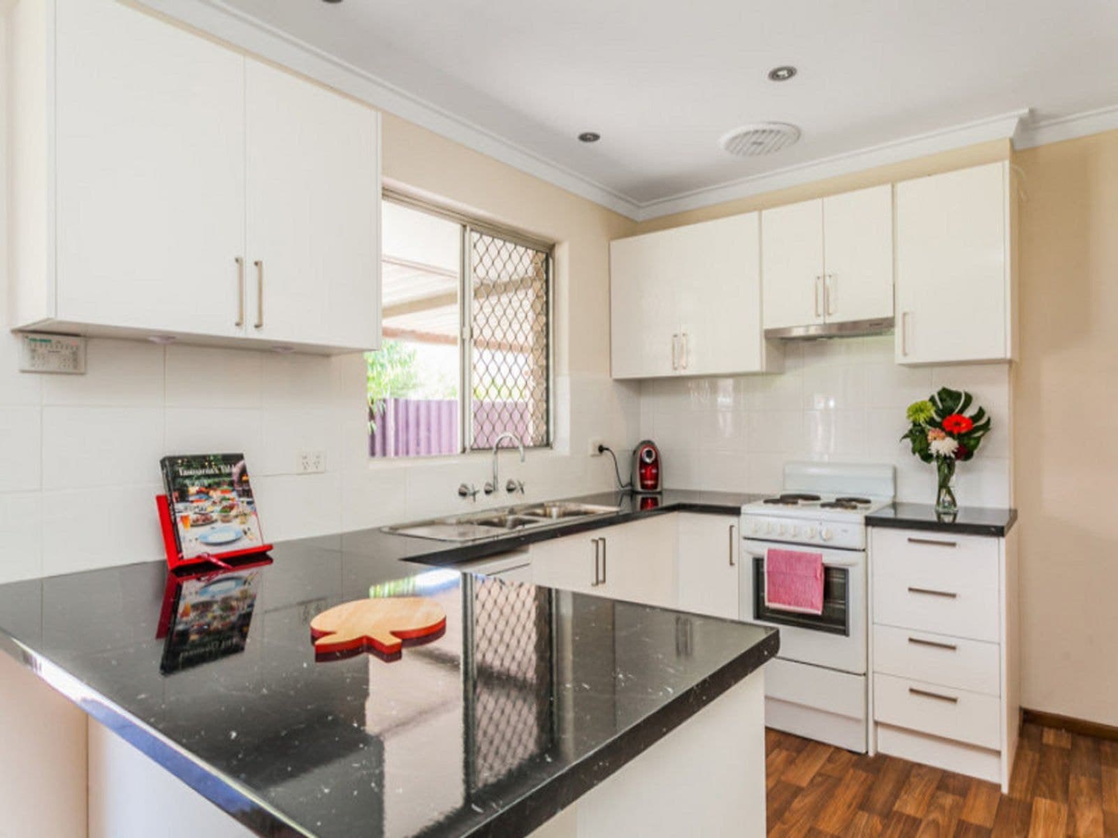 16 Stephen Street, Queens Park WA 6107, Queens Park - Thumbnail 4