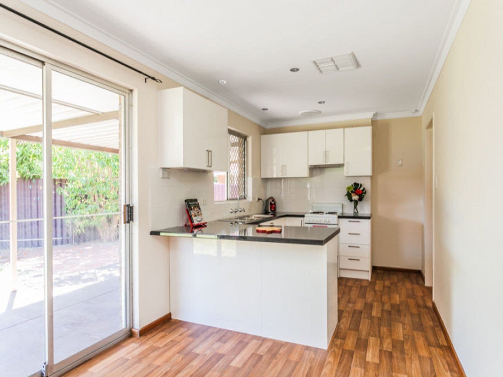 16 Stephen Street, Queens Park WA 6107, Queens Park - Thumbnail 5