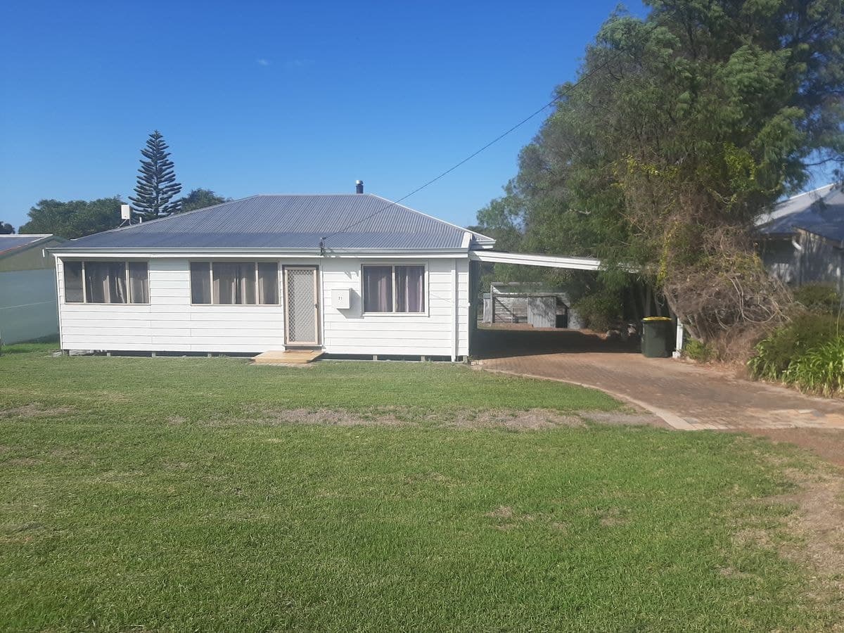 21 Walpole Street East, Walpole, Walpole - Image 1