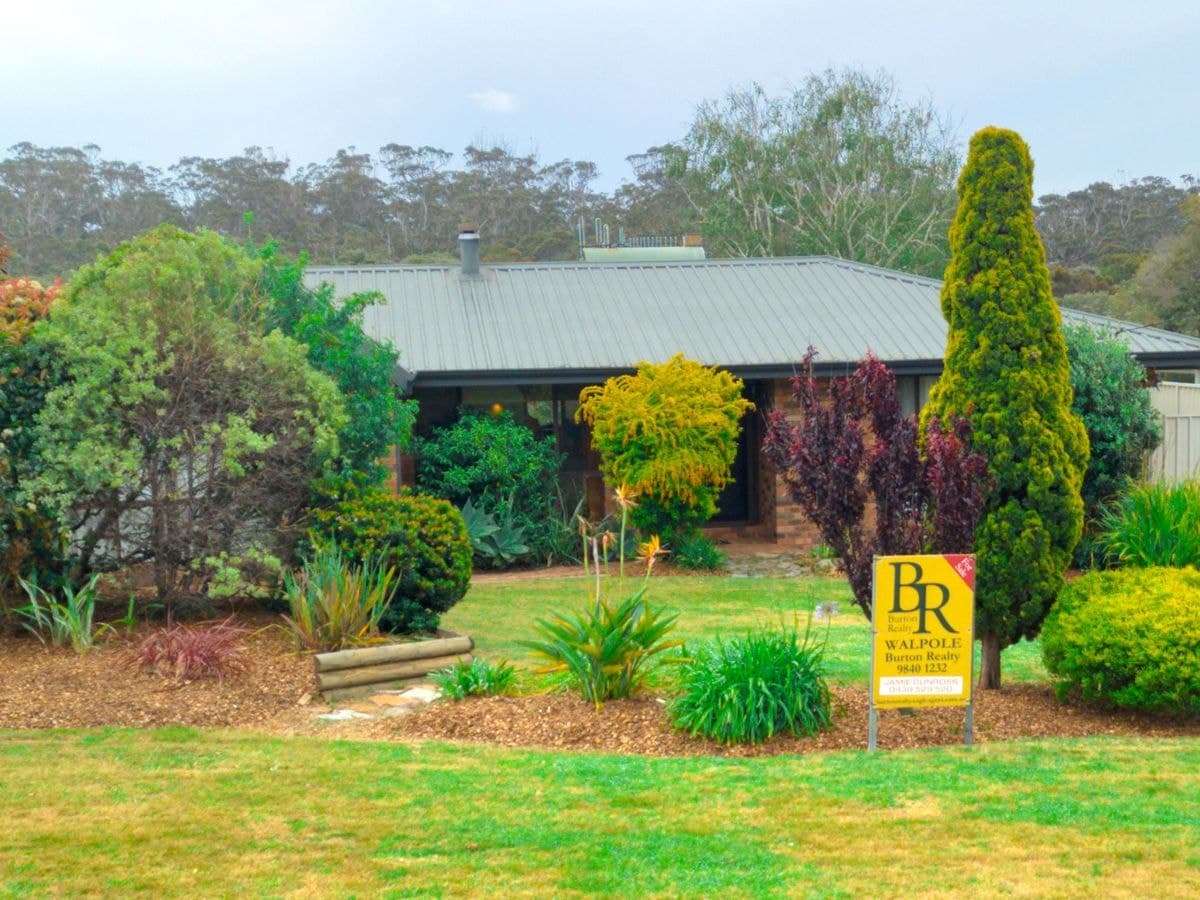 18 Latham Avenue, Walpole, Walpole - Thumbnail 2