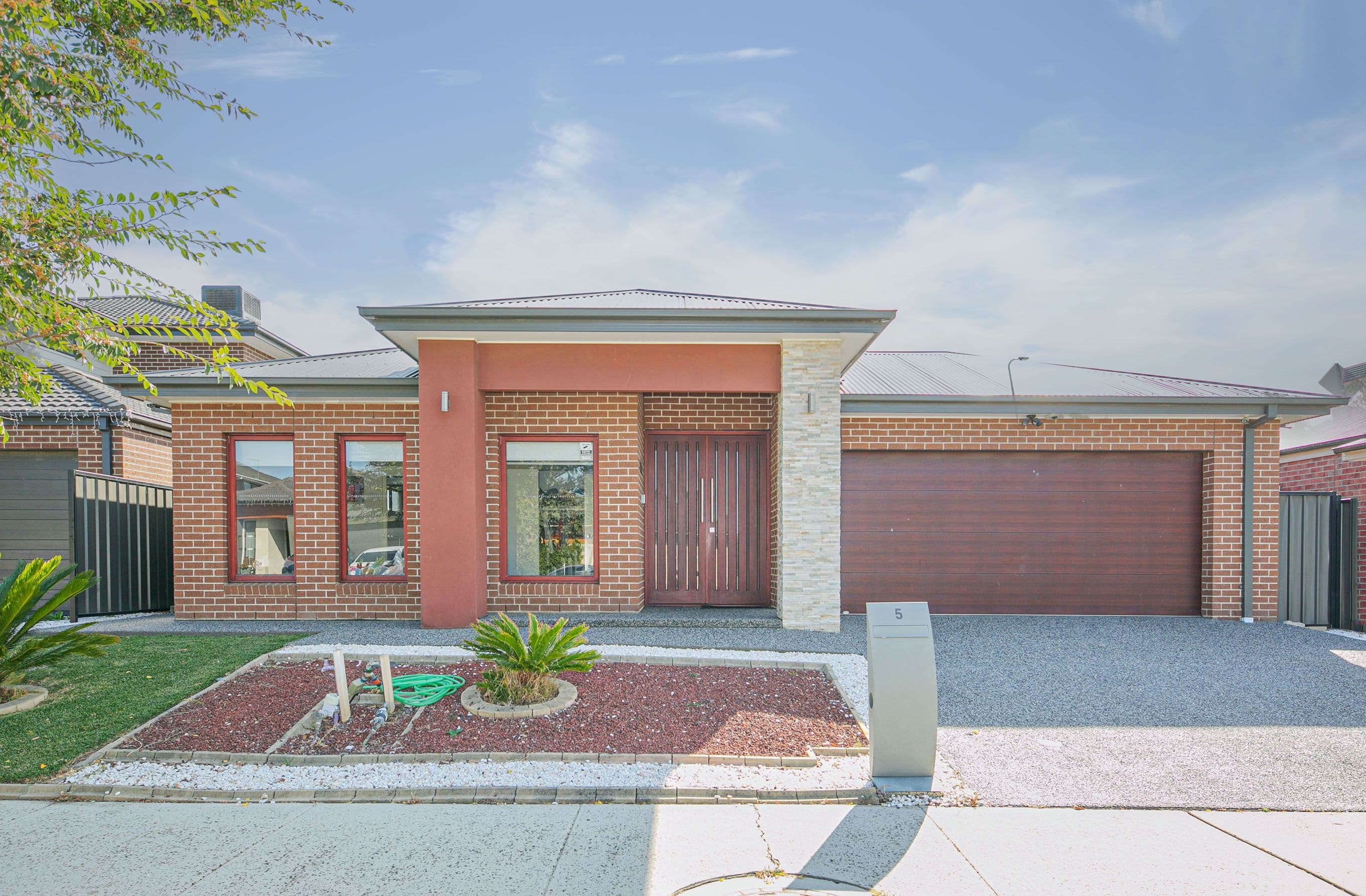 5 Hollingrove Avenue, Clyde North VIC 3978, Clyde North - Image 1